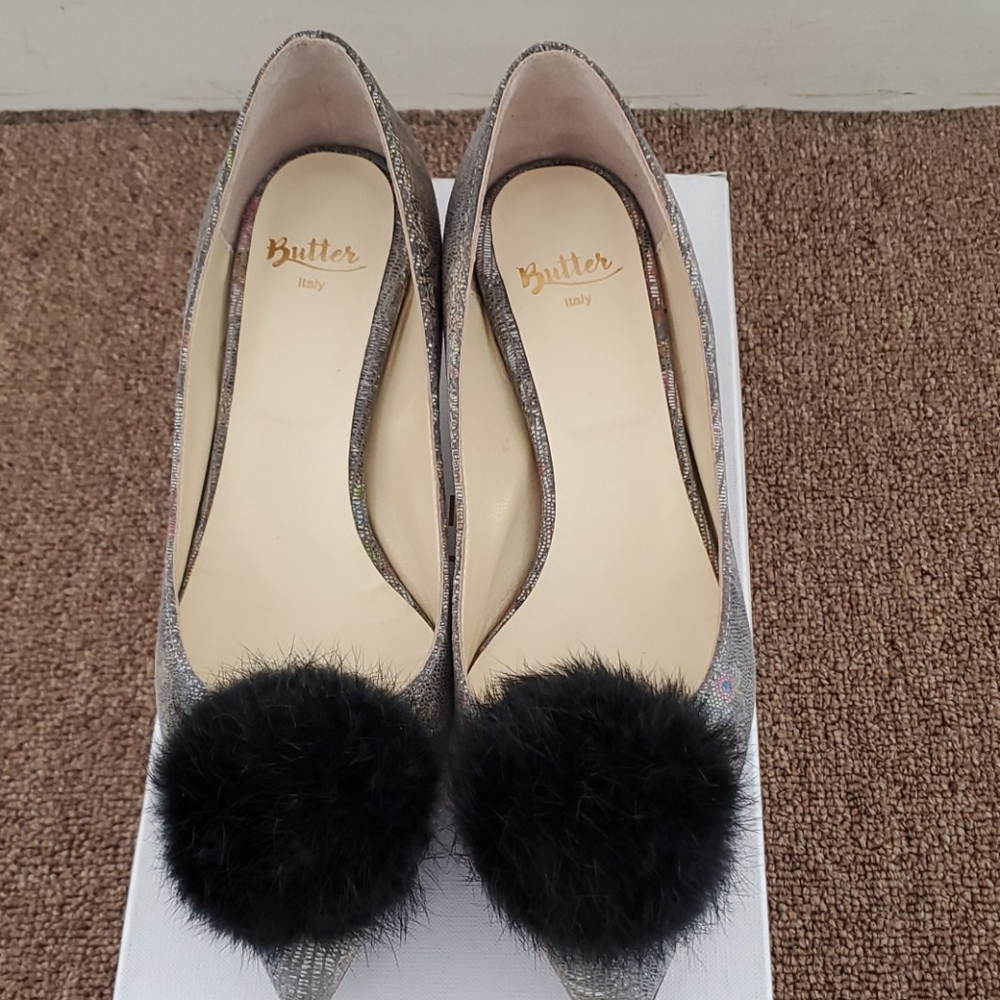 Kitten heel pumps